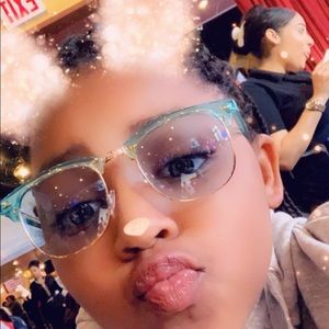 Meet your Posher, Janai